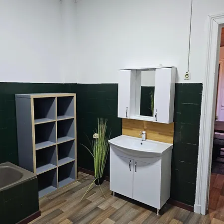 Rez-de-chaussée Apartment *